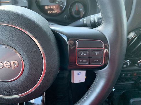 Used 2017 Jeep Wrangler Sahara AWD/4WD image 13