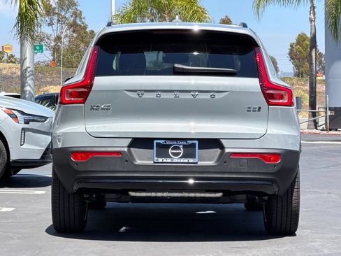 New 2026 Volvo XC40 B5 Plus w/ Climate Package AWD/4WD image 4