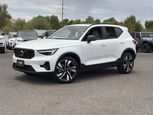 Certified 2023 Volvo XC40 B5 Ultimate w/ Climate Package AWD/4WD image 2