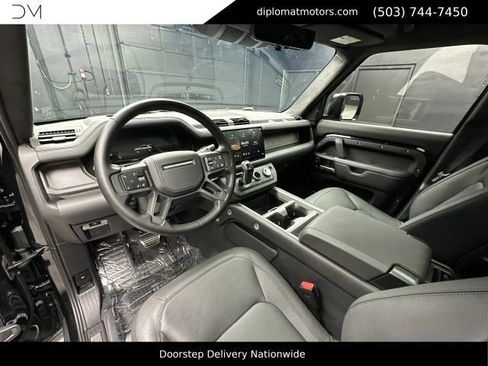 Used 2025 Land Rover Defender 110 V8 AWD/4WD image 16