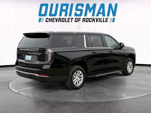 Used 2025 Chevrolet Suburban LT w/ Comfort Package image 6