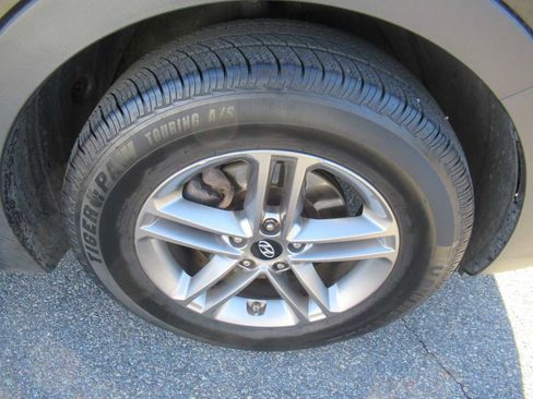 Used 2017 Hyundai Santa Fe Sport w/ 2.4L Tech Package 04 image 9