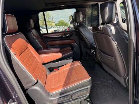 Used 2023 GMC Yukon XL Denali Ultimate image 16