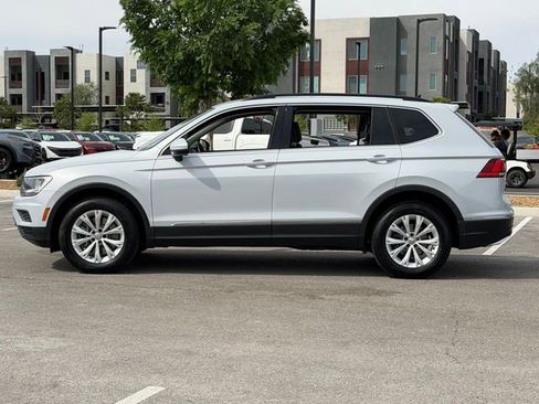 Used 2018 Volkswagen Tiguan SE image 2