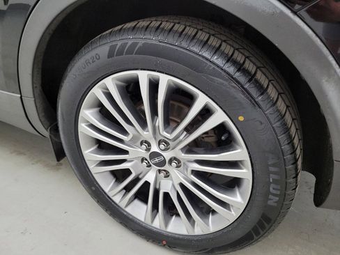 Used 2017 Lincoln MKX Reserve FWD image 31