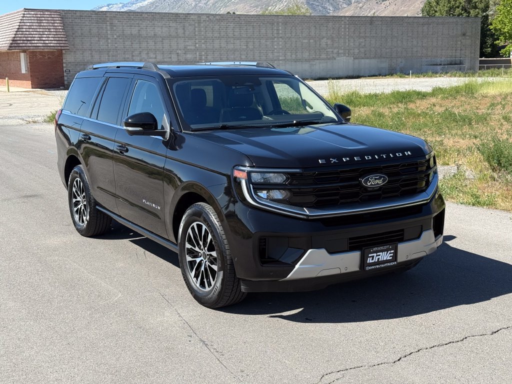 Used 2025 Ford Expedition Platinum AWD/4WD image 2