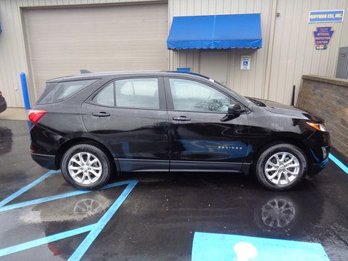 Used 2020 Chevrolet Equinox LS w/ LPO, Floor Liner Package AWD/4WD image 5