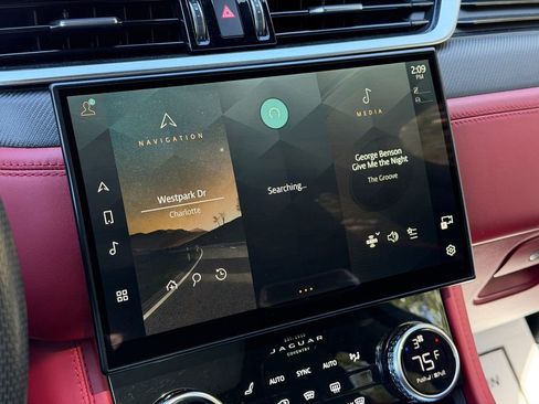 Used 2021 Jaguar F-PACE SVR image 16