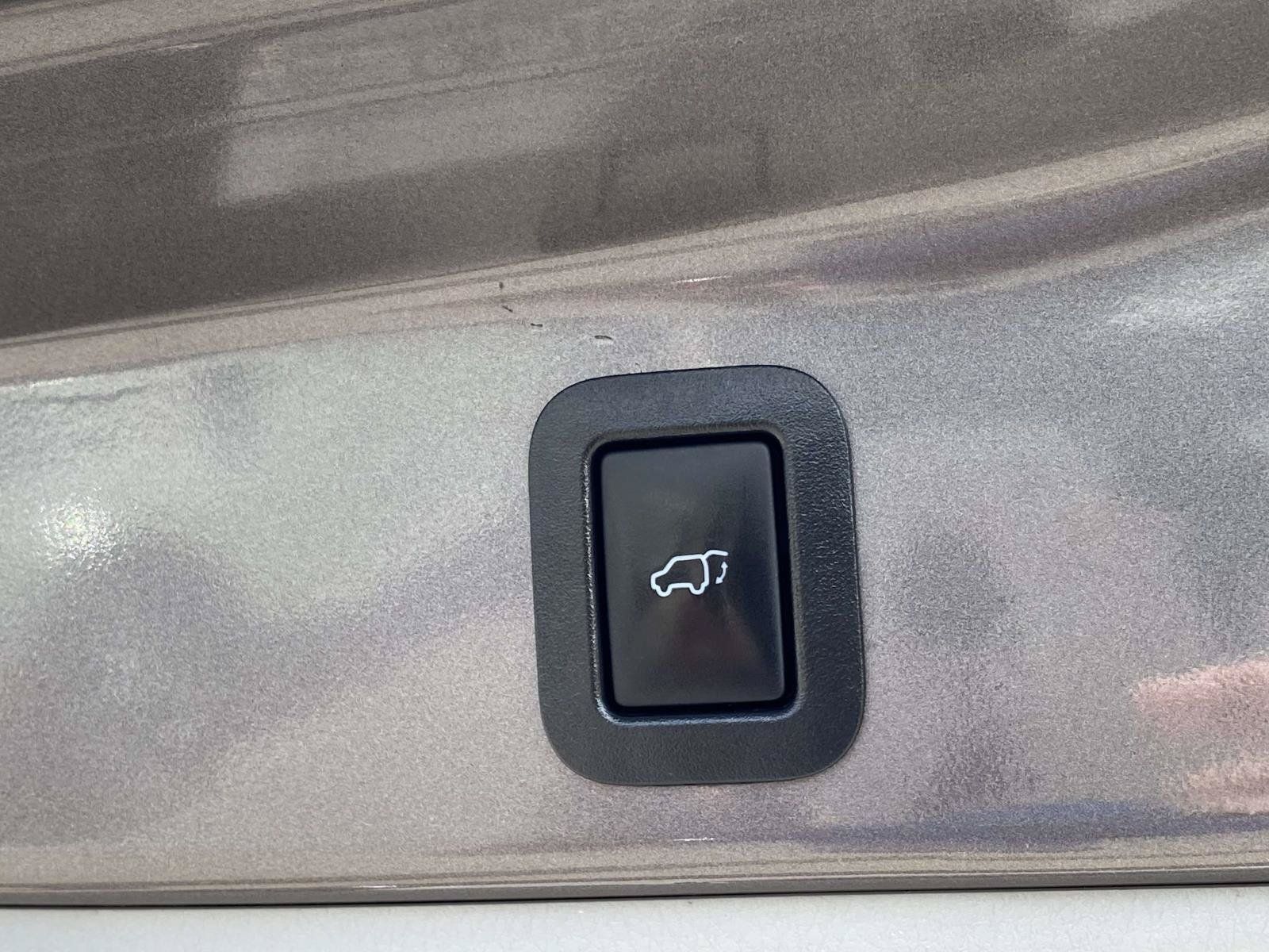 Used 2017 Toyota Highlander XLE FWD image 13