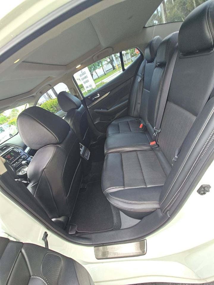 Used 2019 Nissan Maxima 3.5 SL w/ Floor Mat Group FWD image 11