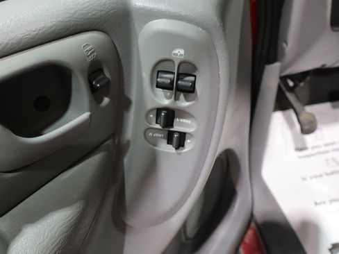 Used 2006 Dodge Caravan SXT w/ Popular Equipment Group I FWD image 14