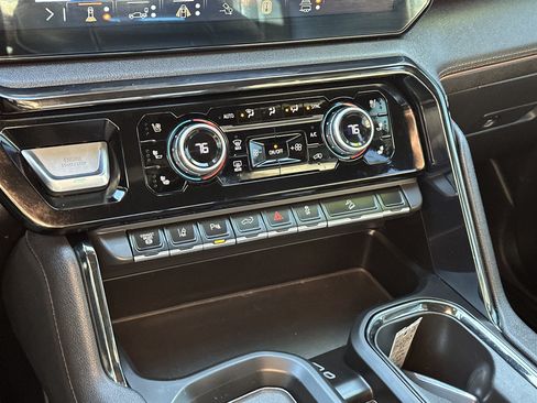 Used 2024 GMC Sierra 2500 AT4 w/ AT4 Premium Plus Package image 23