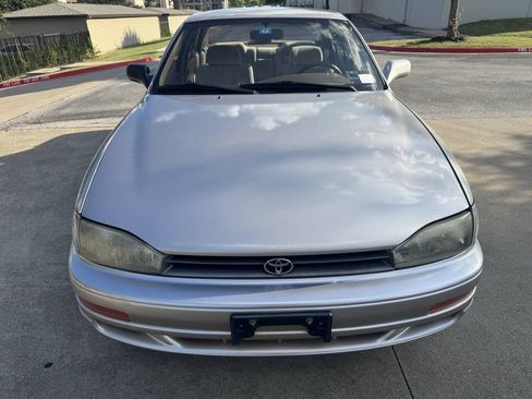 Used 1994 Toyota Camry LE FWD image 2