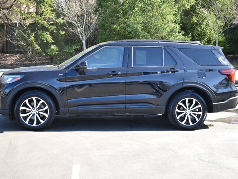 Used 2025 Ford Explorer ST-Line AWD/4WD image 28