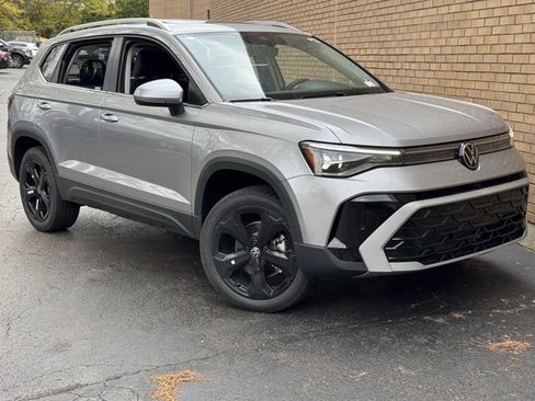 New 2025 Volkswagen Taos SEL image 1