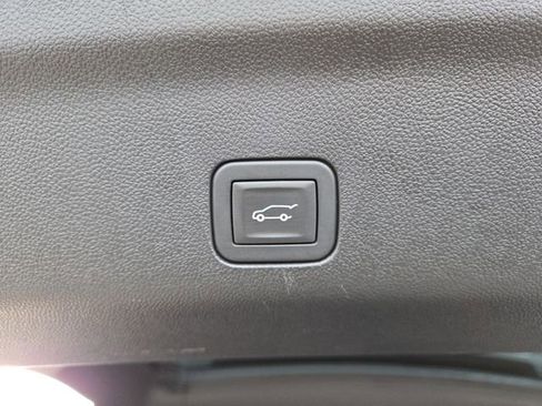 Used 2025 GMC Yukon Denali image 19