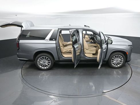 Used 2023 Cadillac Escalade ESV Premium Luxury image 57