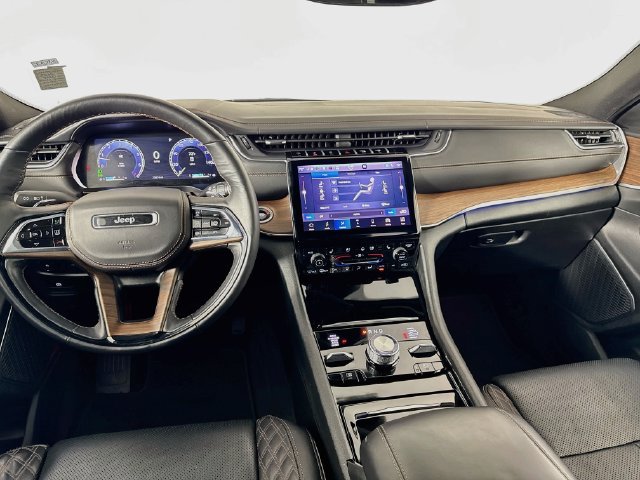 Used 2025 Jeep Grand Cherokee Summit w/ Obsidian Package AWD/4WD image 28
