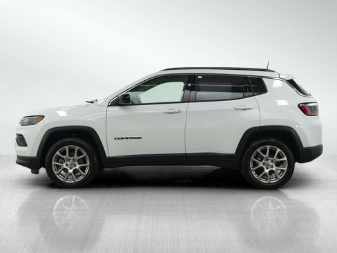 Used 2022 Jeep Compass Latitude image 2