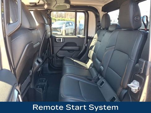 Used 2025 Jeep Gladiator Sport AWD/4WD image 21
