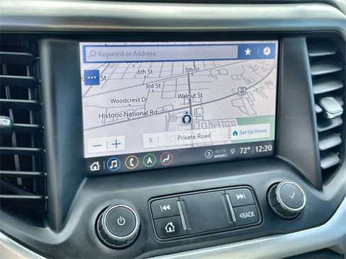 Certified 2021 GMC Acadia SLT w/ Preferred Package image 14