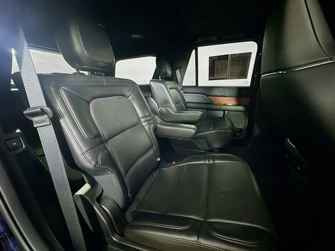 Used 2021 Lincoln Navigator Reserve image 11