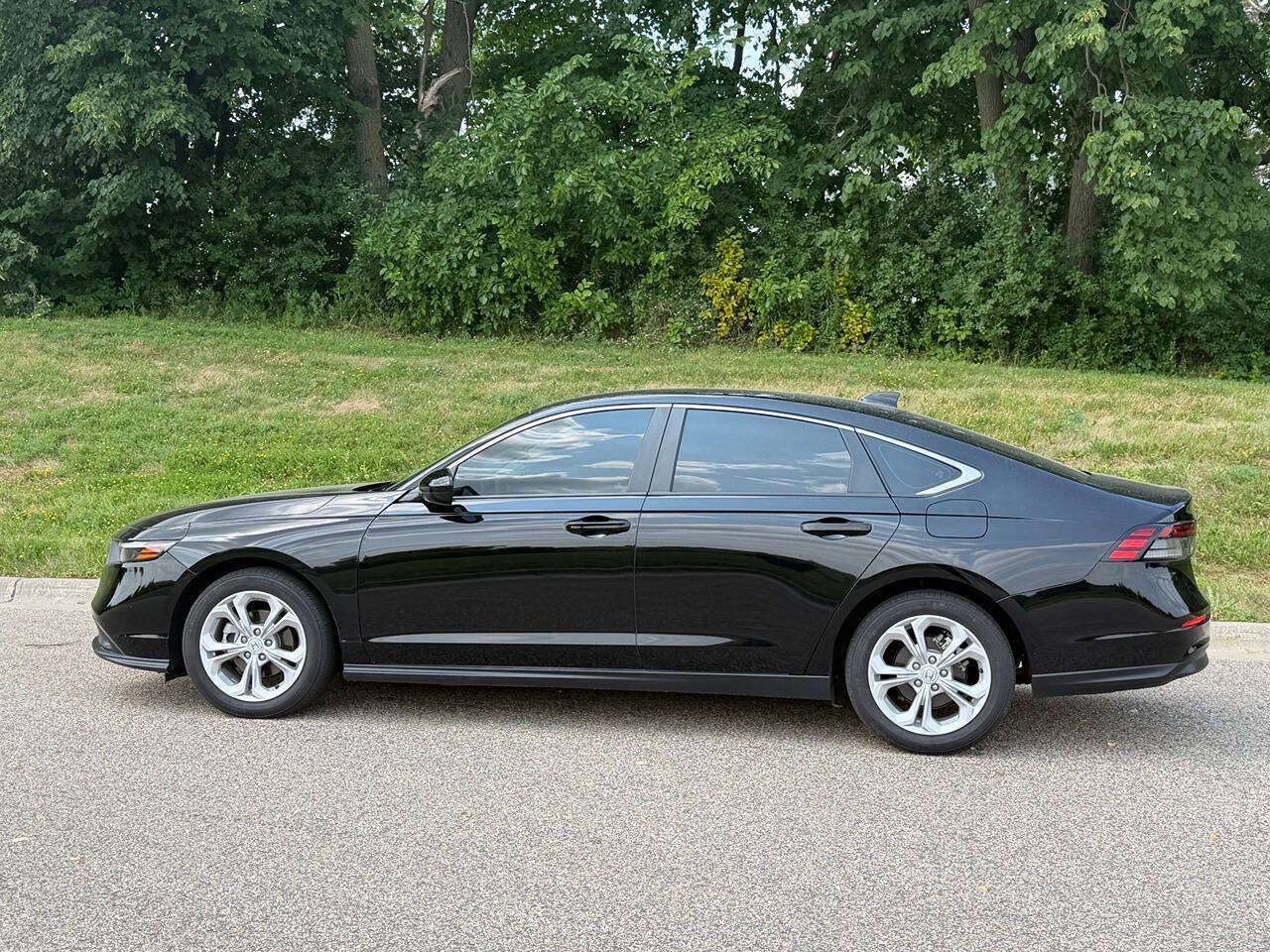 Used 2025 Honda Accord LX image 3
