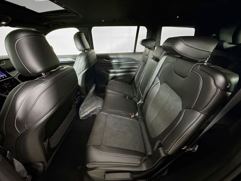 New 2025 Jeep Grand Cherokee L Altitude image 24