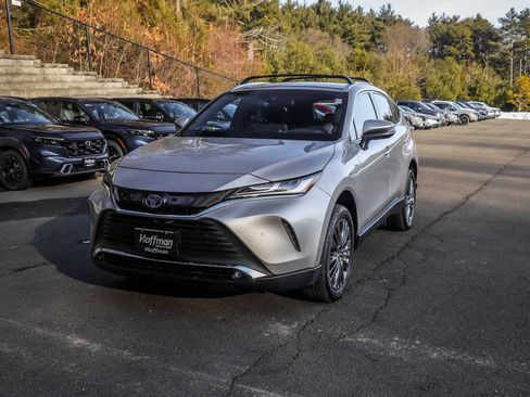 Used 2024 Toyota Venza Limited image 11