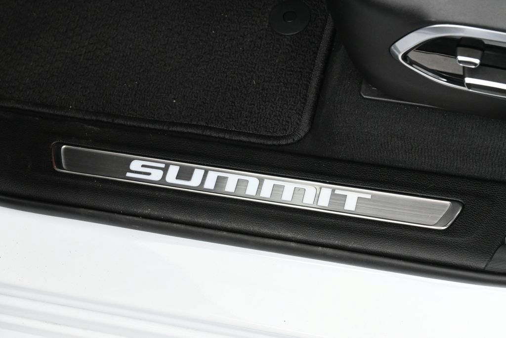 Used 2025 Jeep Grand Cherokee L Summit AWD/4WD image 17