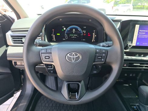 Used 2025 Toyota Camry LE FWD image 28