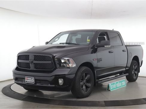 Used 2019 RAM 1500 Classic SLT w/ Black Appearance Group AWD/4WD image 10