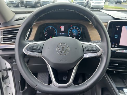Used 2024 Volkswagen Atlas SE FWD image 21