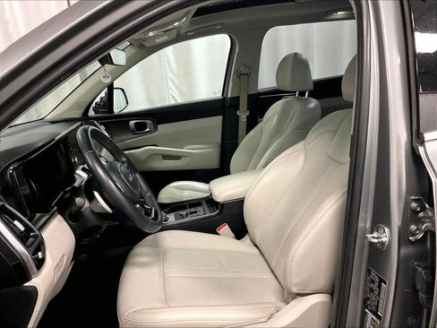 Used 2023 Kia Sorento EX w/ Panoramic Sunroof Package image 10