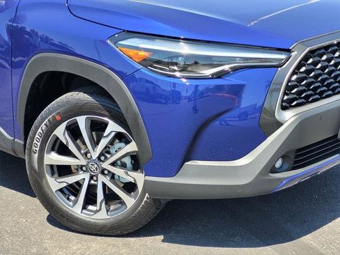 Used 2023 Toyota Corolla Cross XLE w/ Convenience Package image 3