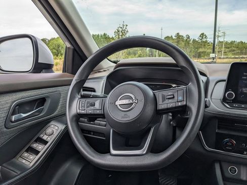 Used 2023 Nissan Rogue SV image 23