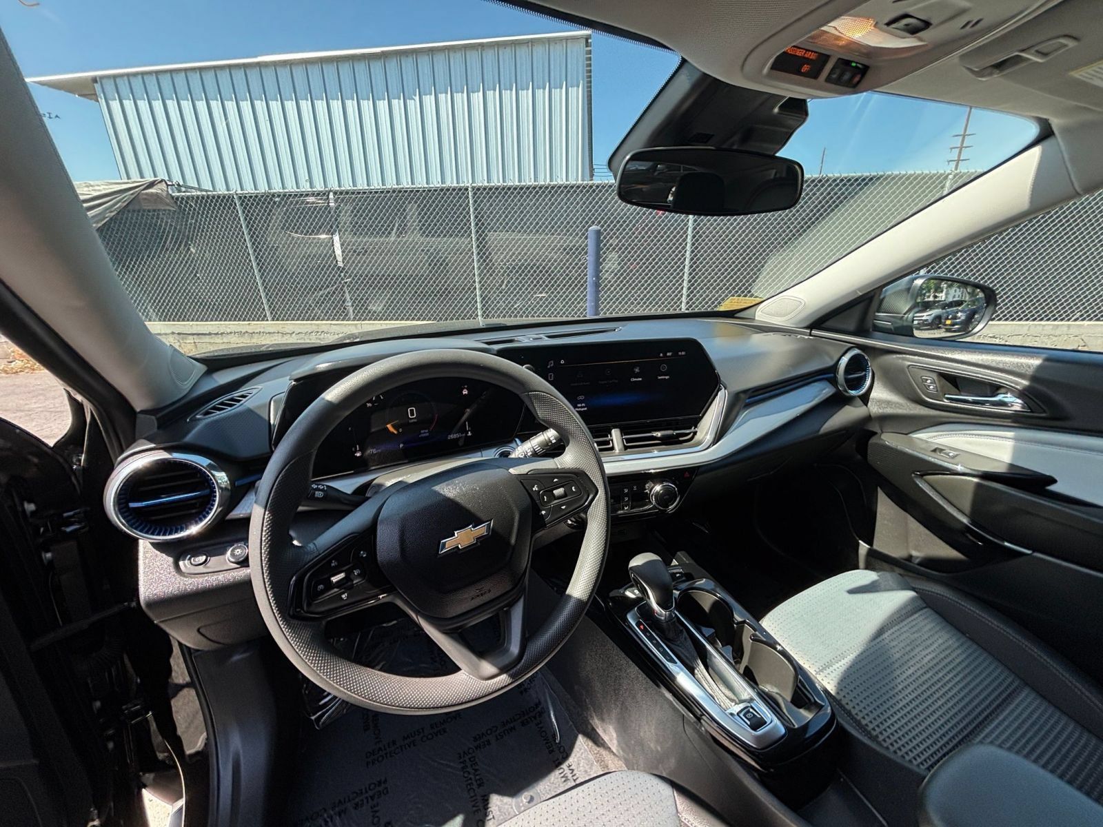Used 2025 Chevrolet Trax LT FWD image 33