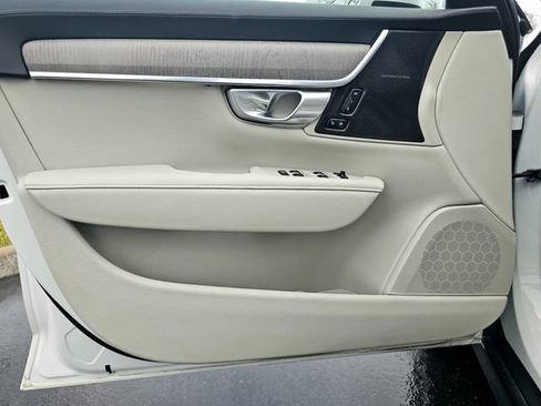 Used 2023 Volvo V90 B6 Cross Country Ultimate image 21