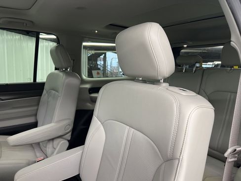 Used 2024 Jeep Wagoneer Series II w/ Convenience Group I image 13