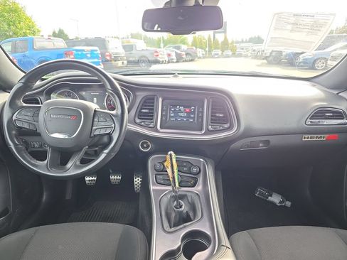 Used 2015 Dodge Challenger R/T RWD image 5