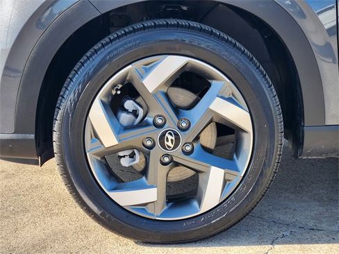 Used 2025 Hyundai Venue Limited image 10