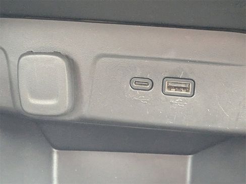 Certified 2025 Chevrolet Trax LT image 23