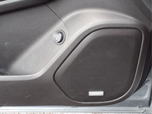 Used 2023 GMC Acadia SLT w/ Elevation Edition image 13