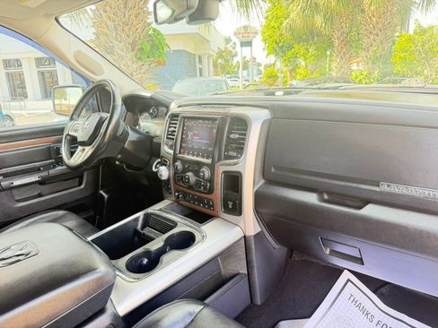 Used 2018 RAM 1500 Laramie w/ Convenience Group AWD/4WD image 16