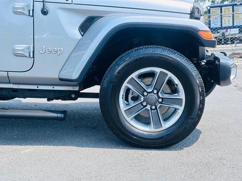 Used 2018 Jeep Wrangler Unlimited Sahara AWD/4WD image 21