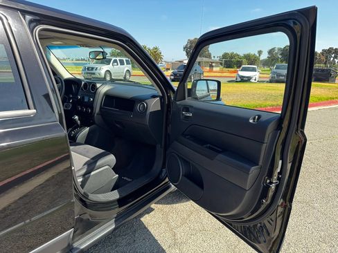 Used 2014 Jeep Patriot Sport w/ Power Value Group FWD image 19