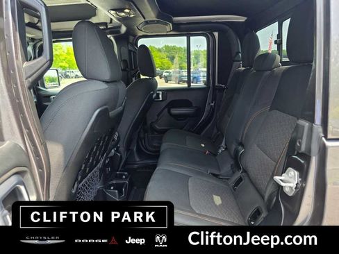 Used 2021 Jeep Gladiator Mojave AWD/4WD image 13