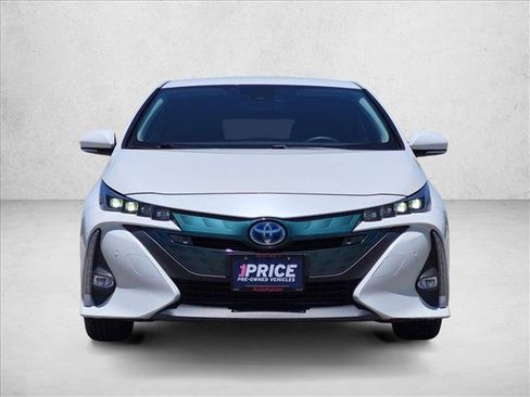 Used 2018 Toyota Prius Prime Advanced FWD image 2