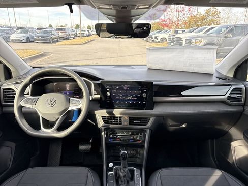 New 2026 Volkswagen Taos SE FWD image 21