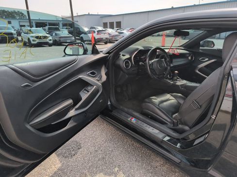 Used 2018 Chevrolet Camaro SS RWD image 11
